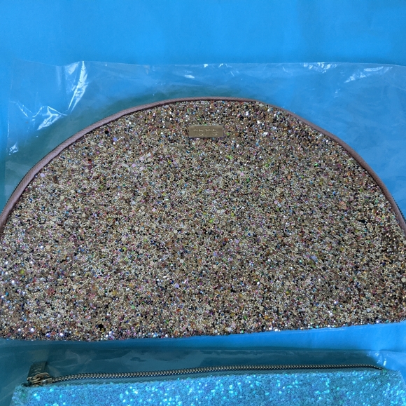 Glittery ✨ tarte makeup bags. - Picture 3 of 12